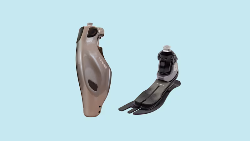 Auf blauem Hintergrund sind das mechatronische Kniegelenk Genium X4 und der Prothesenfuß Taleo Adjust von Ottobock zu sehen.