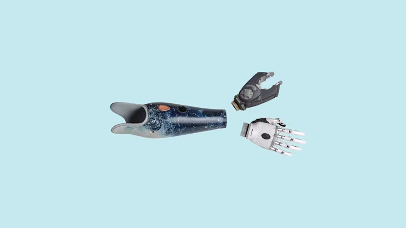 Hier werden die bebionic hand und der Greifer von Ottobock für einen Armprothesenträger gezeigt.