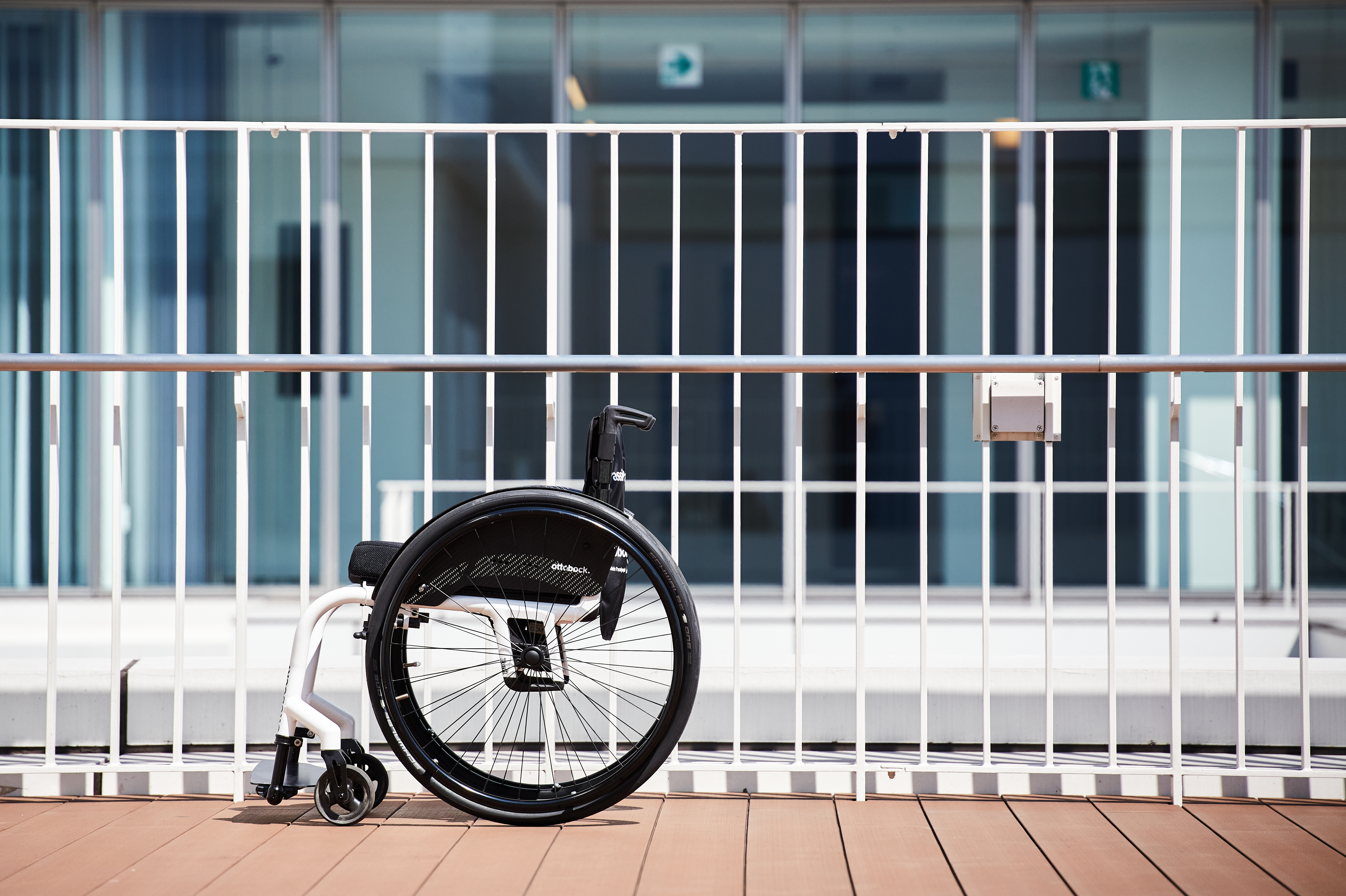 ゼニート　ハイエンド車いす　カーボン製オープンフレーム