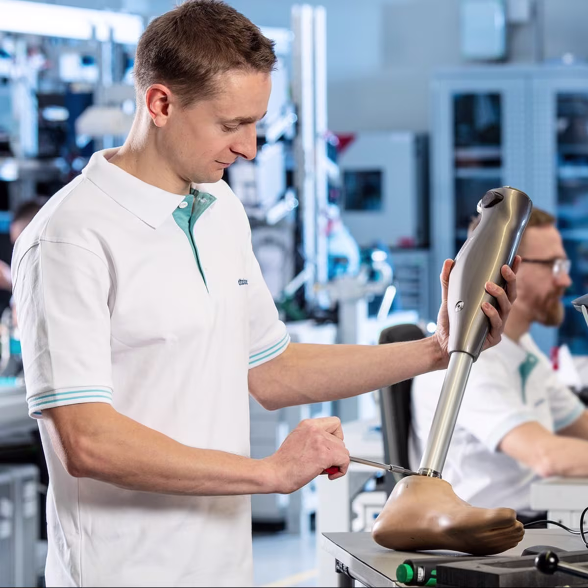 B2B Repair Service_Stage_Teaser_Image (US/CA)