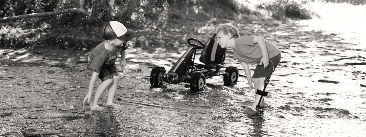 kids_playing_in_water_24_9_stage