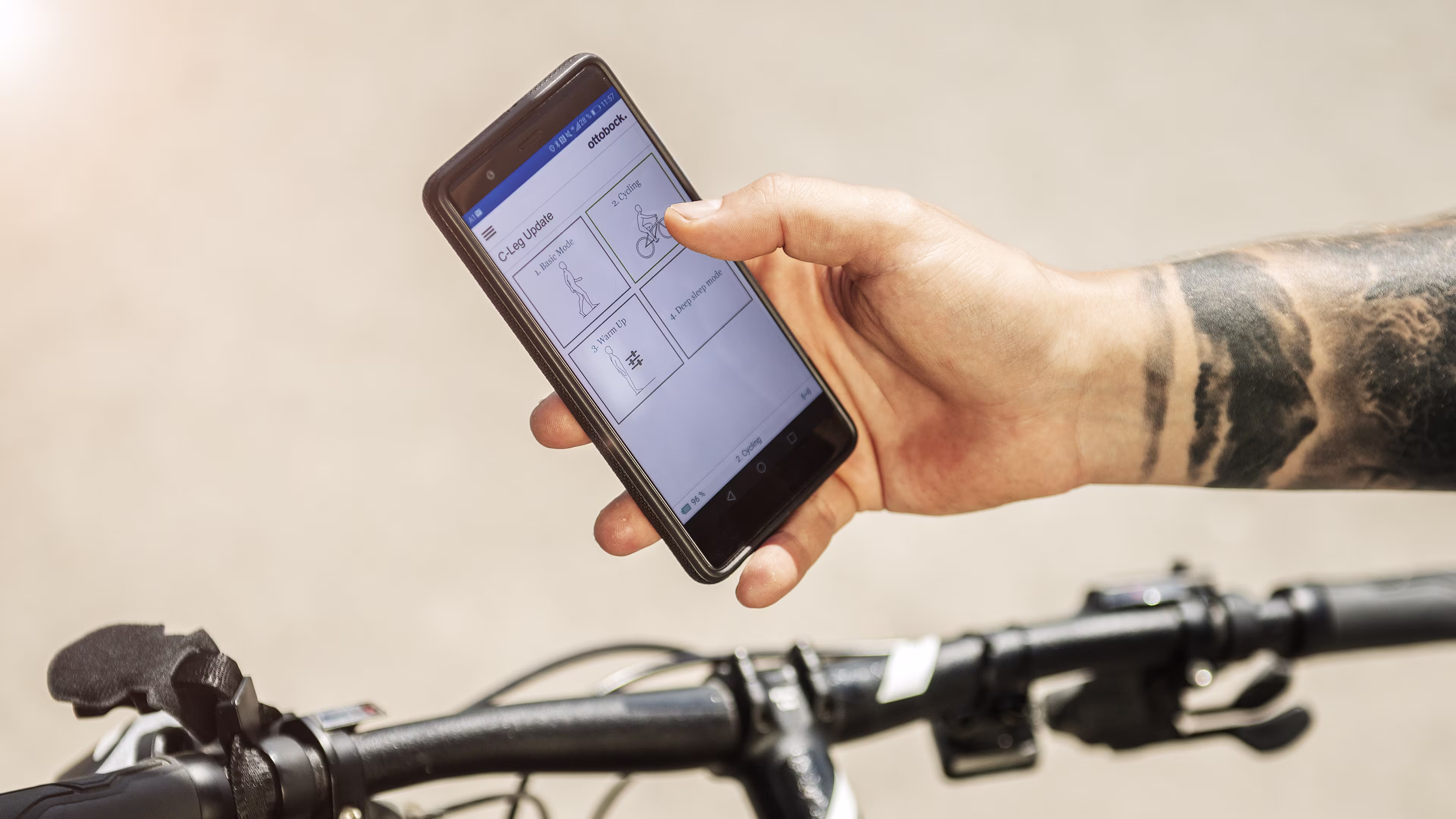 An Ottobock MPK user switches MyModes from the Cockpit app while working out.