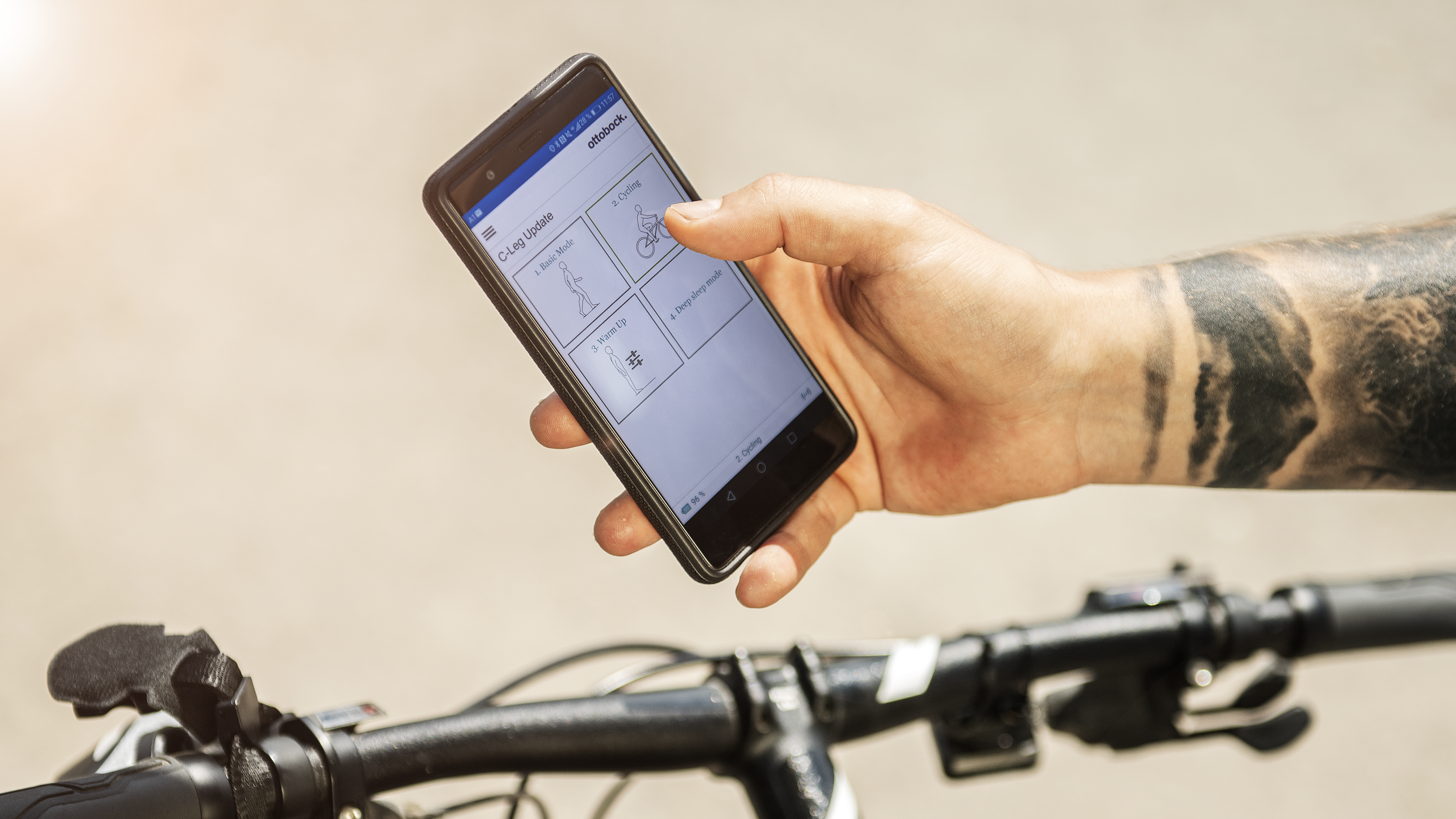 An Ottobock MPK user switches MyModes from the Cockpit app while working out.
