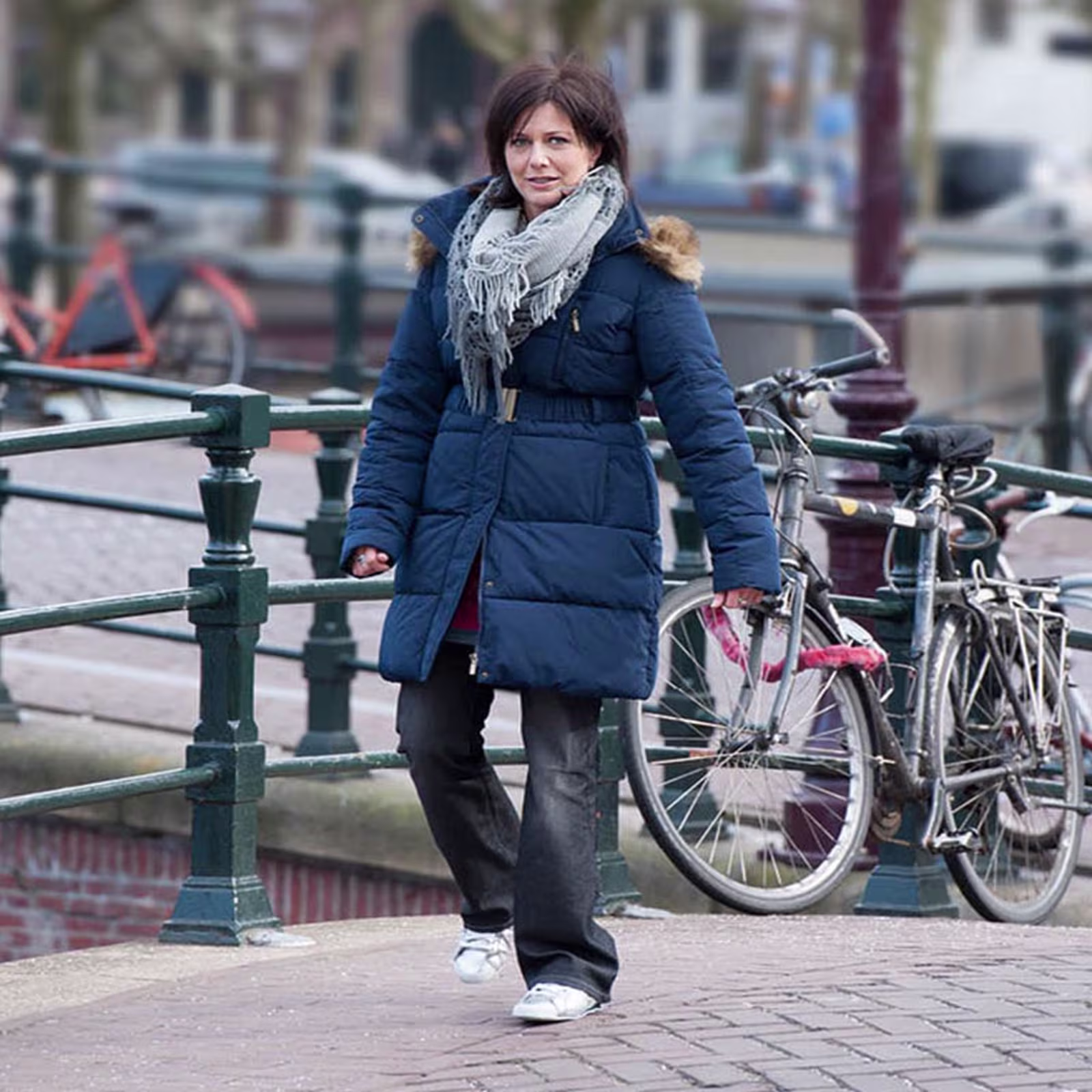 義足 構造と仕組み 7E9股継手 油圧シリンダー内蔵 衝撃吸収 踵接地 滑らか 柔らかい