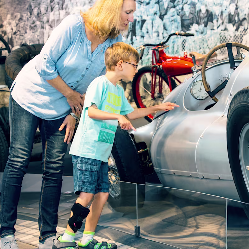 Leo is wearing the WalkOn Reaction Junior and points on a car