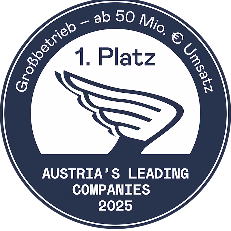 Auf dem Bild sieht man das Siegel für den 1. Platz Großbetriebe 2025