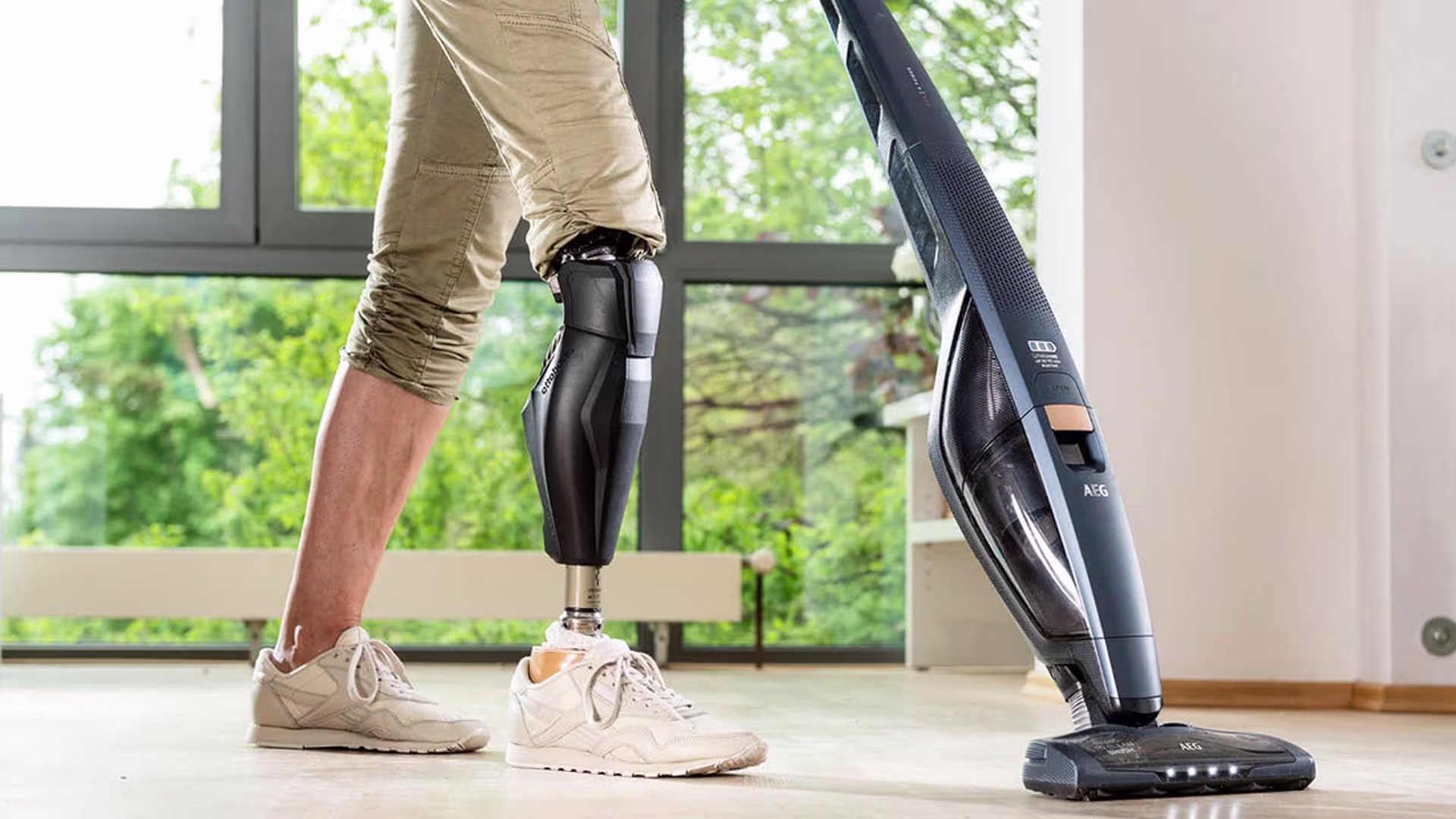 義足コンピューター制御膝継手ジニウムX3 直感ロック 最新 高機能 安定歩行