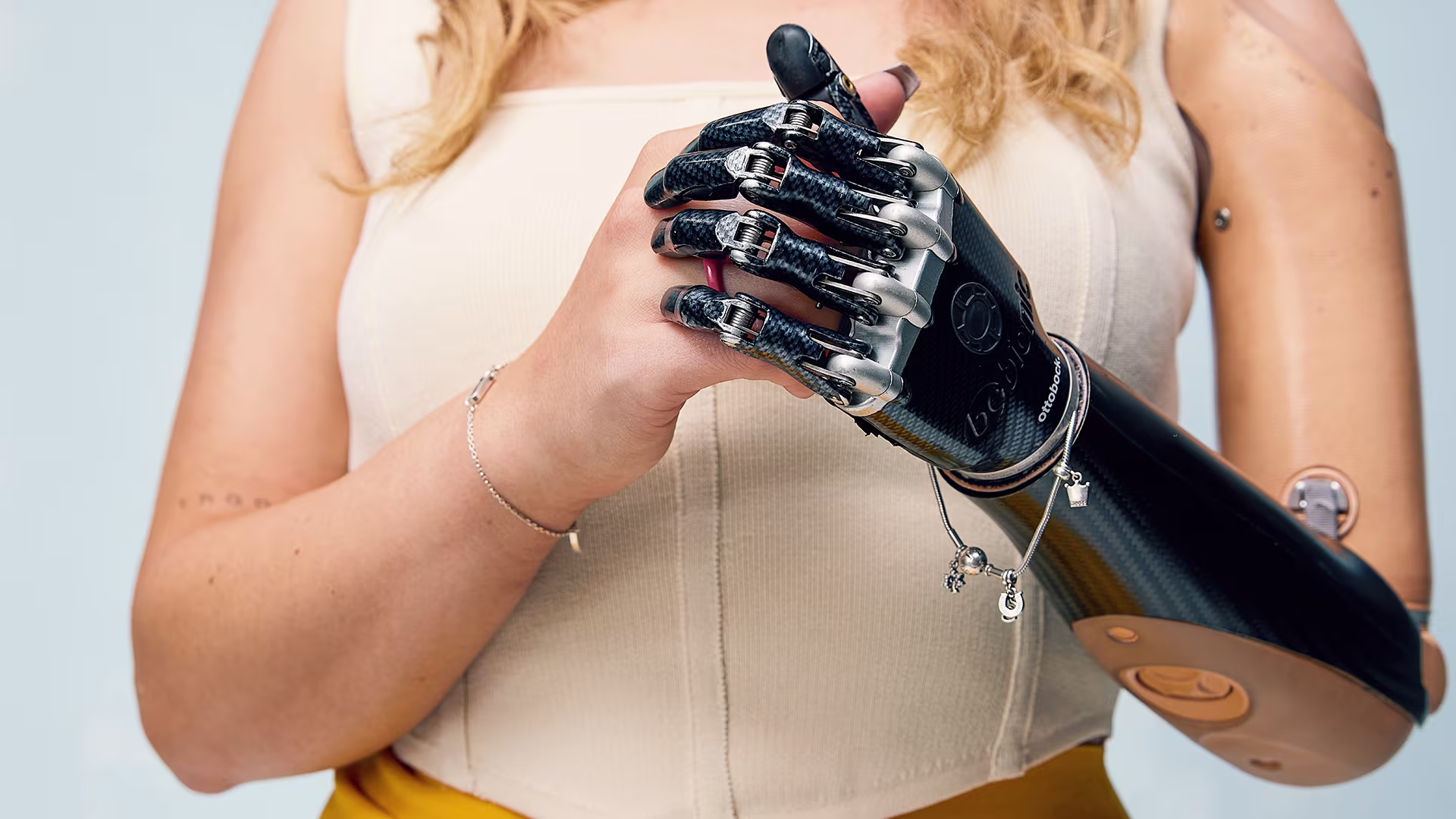 Ottobock kullanıcısı Gina, biyonik ve organik ellerini birleştiriyor