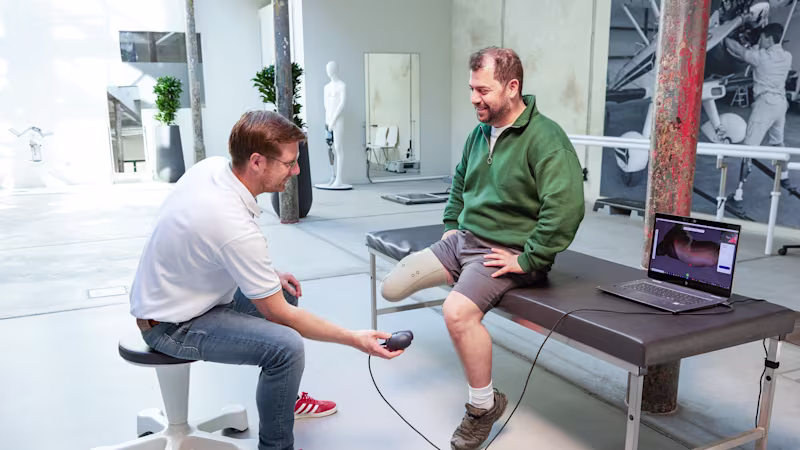 CPO scanning residual limb of TT patient using iFab EasyScan from Ottobock.