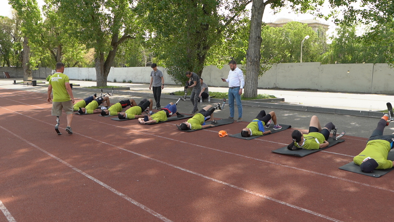 Разминка и растяжка в рамках Running clinic в Казахстане