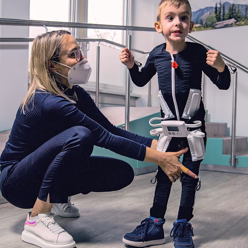 Alexander who lives with cerebral palsy-related spasticity, tries the Exopulse Mollii Suit