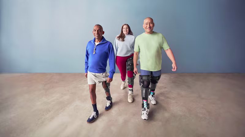 Sina, SCI patient, is wearing the C-Brace.