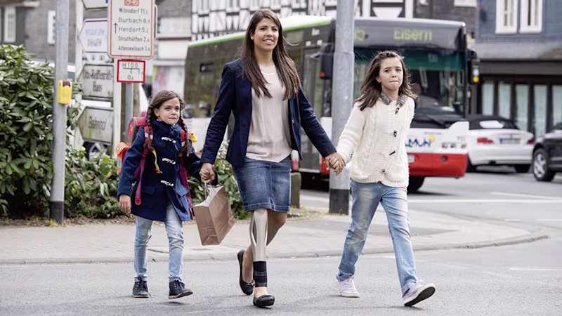 義足コンピューター制御膝継手Geniumジニウム 最新 高機能 安定歩行 速度追随