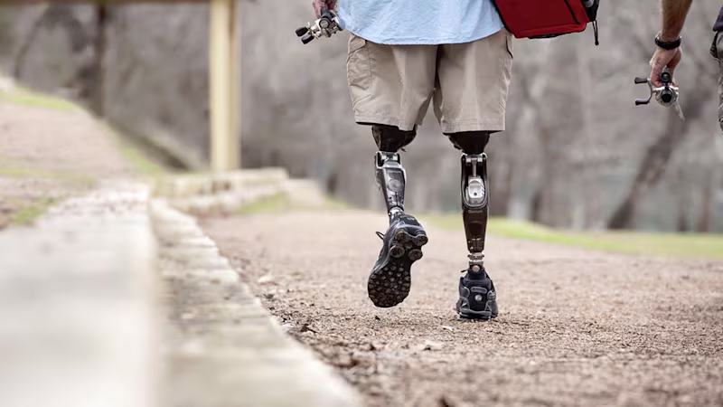 義足コンピューター制御膝継手Geniumジニウム 両側大腿 安定歩行 高機能 最新