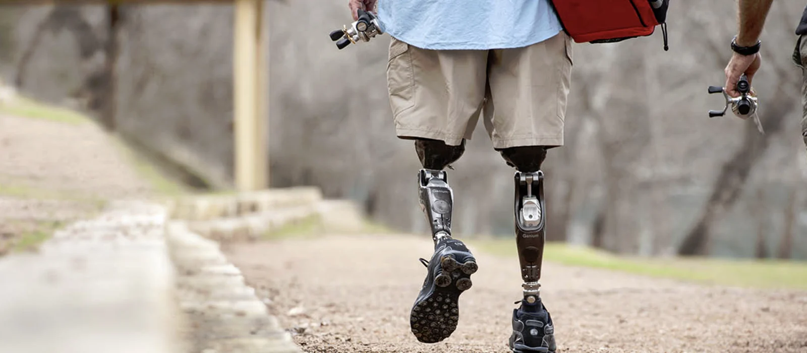 義足コンピューター制御膝継手Geniumジニウム 両側大腿 安定歩行 高機能 最新