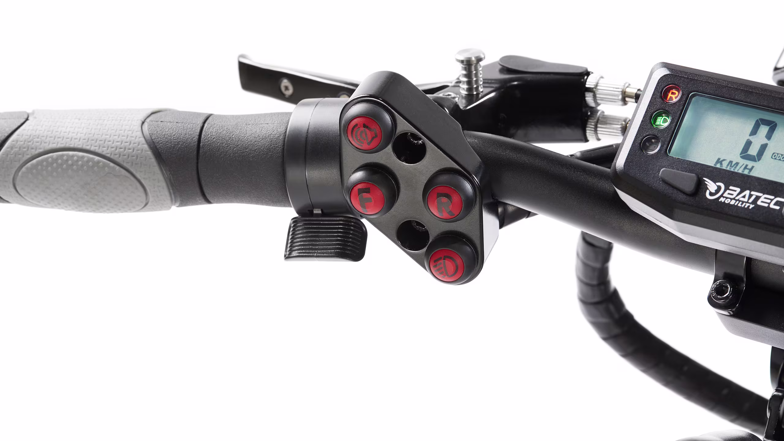 Dettaglio del manubrio con tutti i comandi raggruppati su un lato nella versione Hemi degli handbike Batec