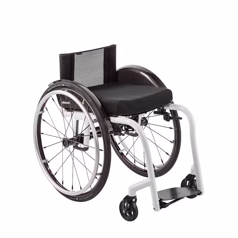 Das Bild zeigt den manuellen Zenit CLT Aktivrollstuhl von Ottobock.