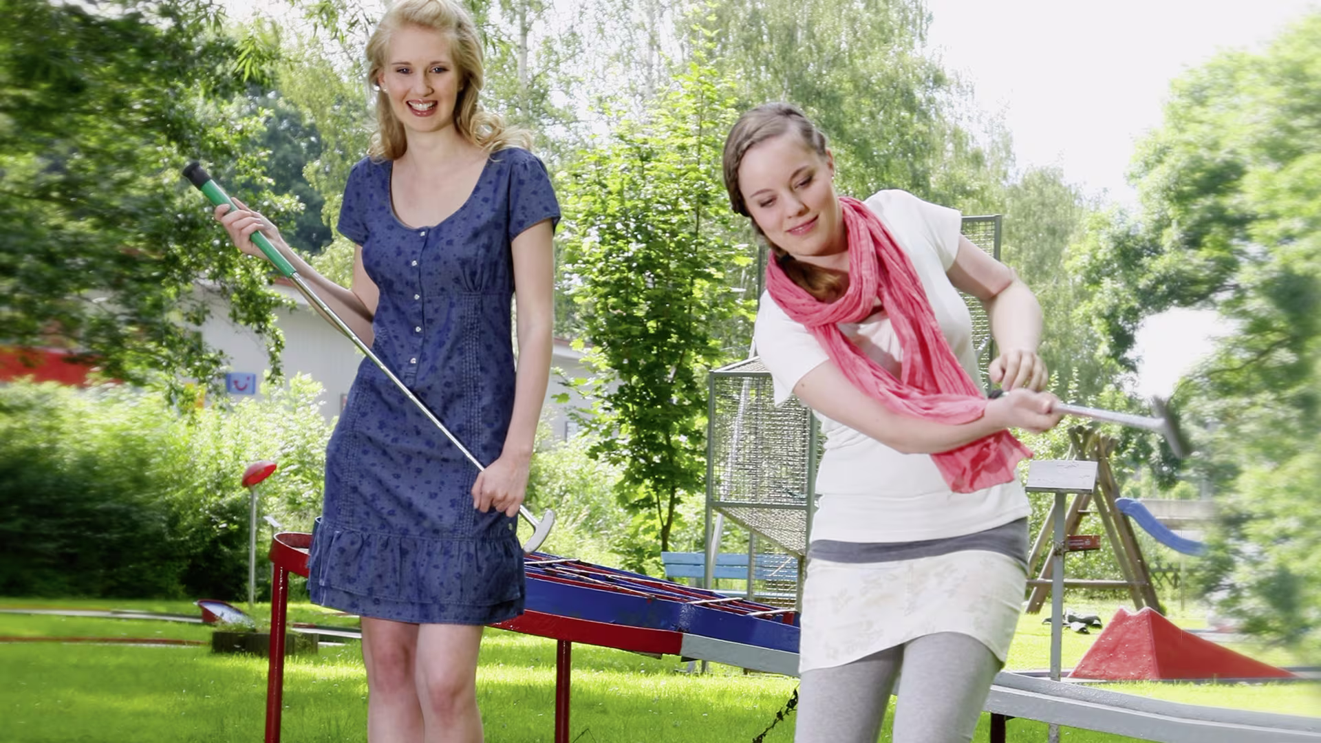 Afferrare e tenere in mano oggetti con la protesi in silicone