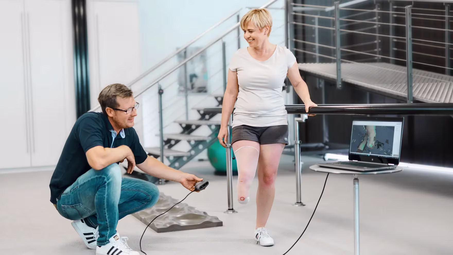 B2B Category Teaser Business Solutions Image (QS) 