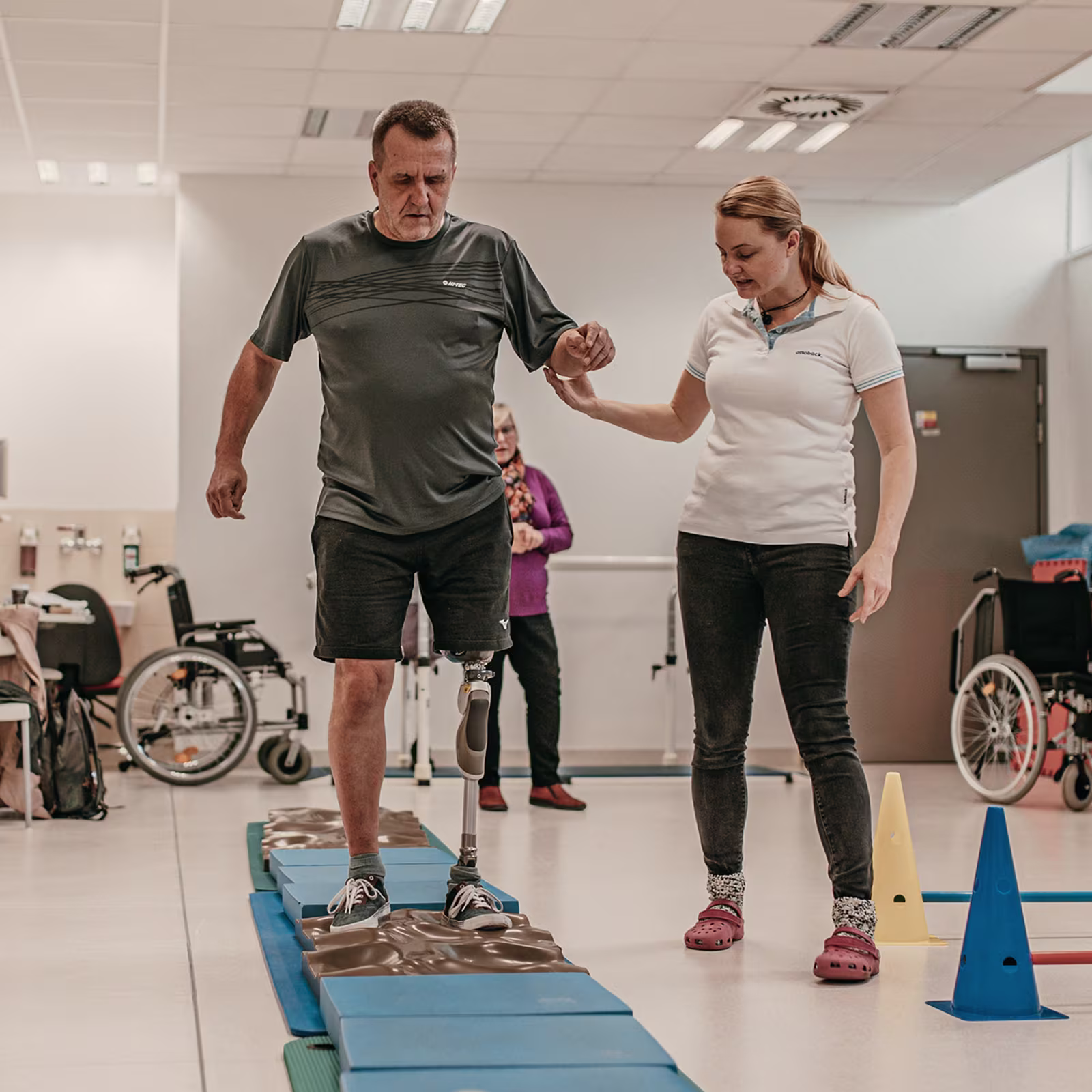 Škola-chůze-po-amputaci-dolní-končetiny-Vaněk-Jan_Dynion-2-2400x1344