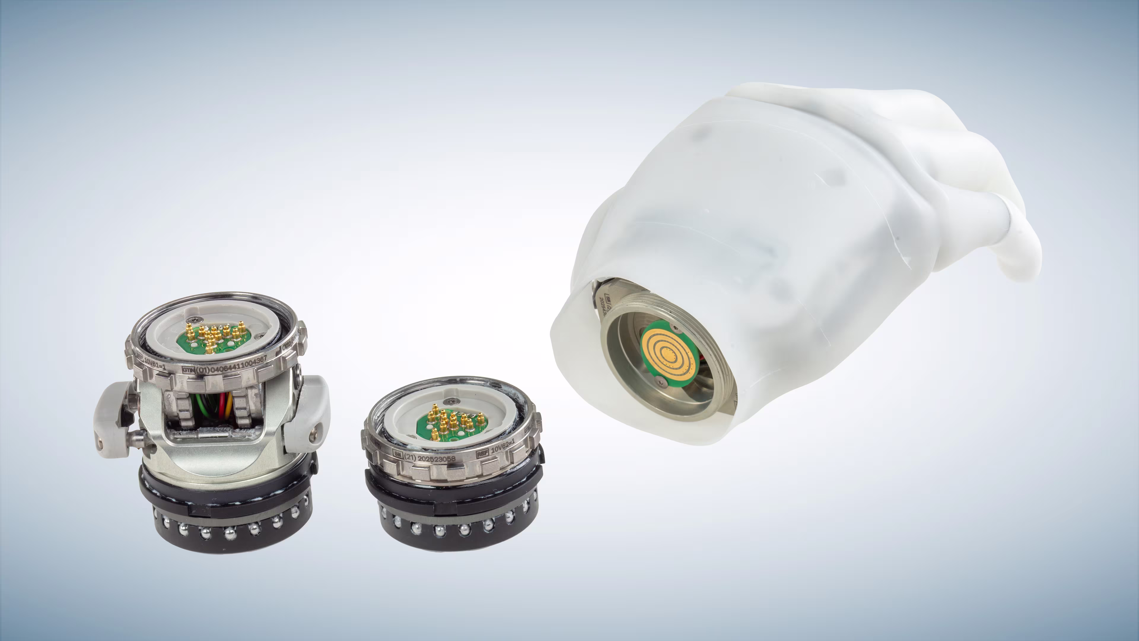 The michelangelo hand with its available modular wrist options.