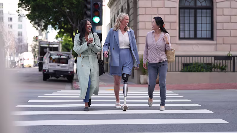 A woman wearing her Ottobock Genium X4 while strolling through the city with her friends.