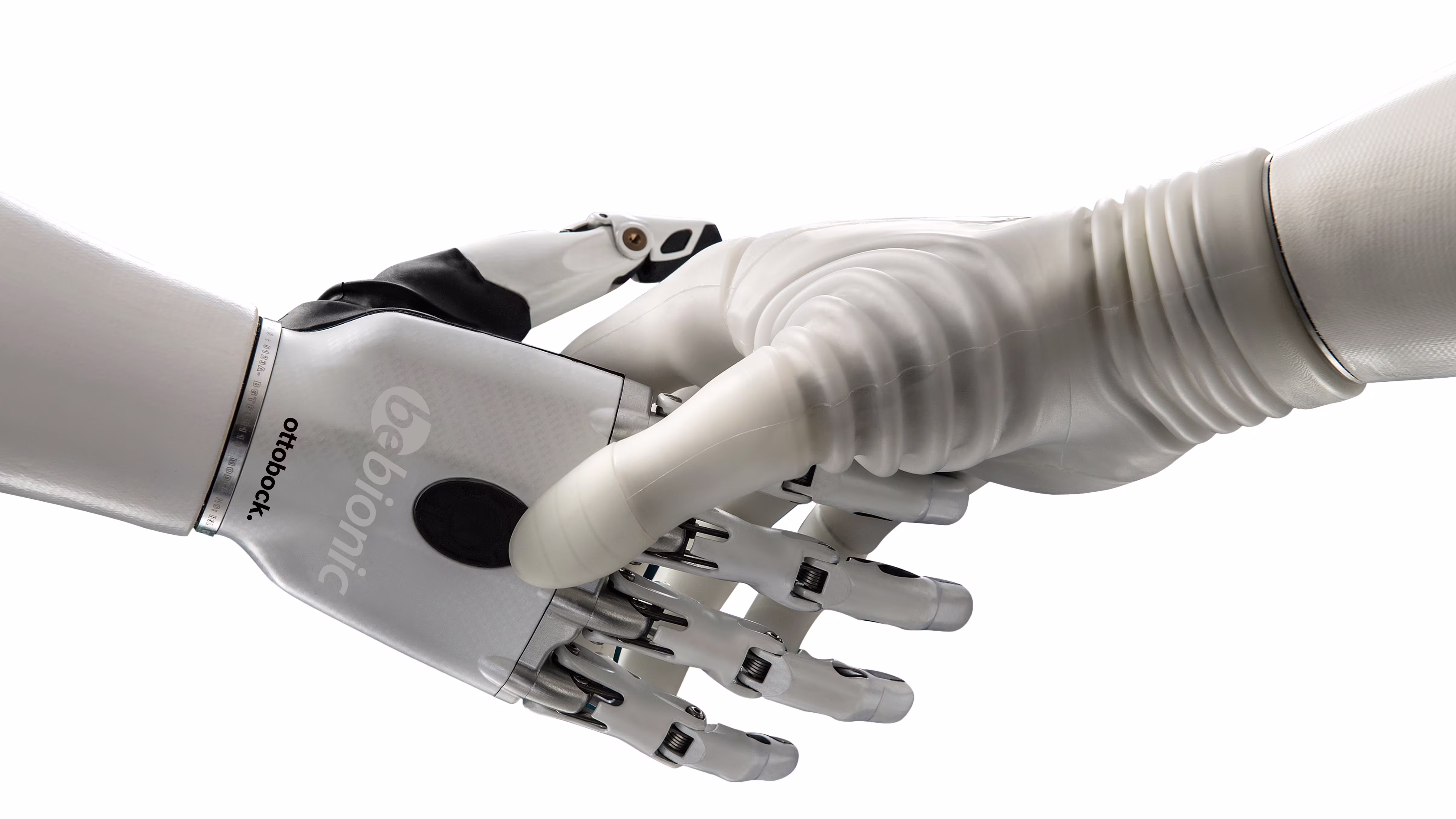 Podanie protetických rúk.