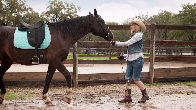 video 義足コンピューター制御膝継手C-Leg4-user-B_JA-JP