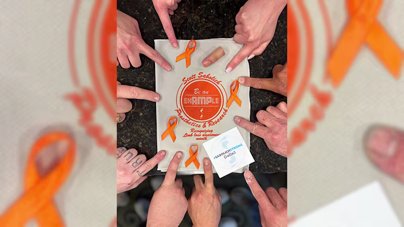 Divers membres des employés d’Ottobock.care plaçant leurs mains, accompagnés d’une prothèse, sur un document d’information sur la perte des membres et les différences dans les membres