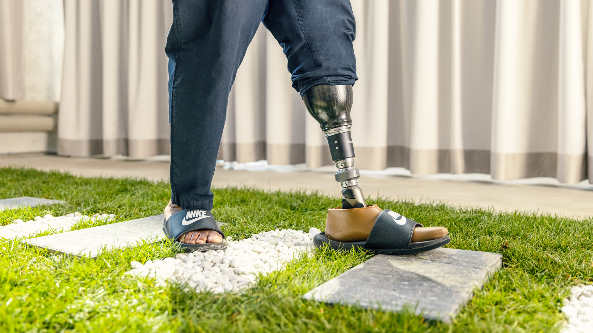 1C59 gait-uneven_JA-JP