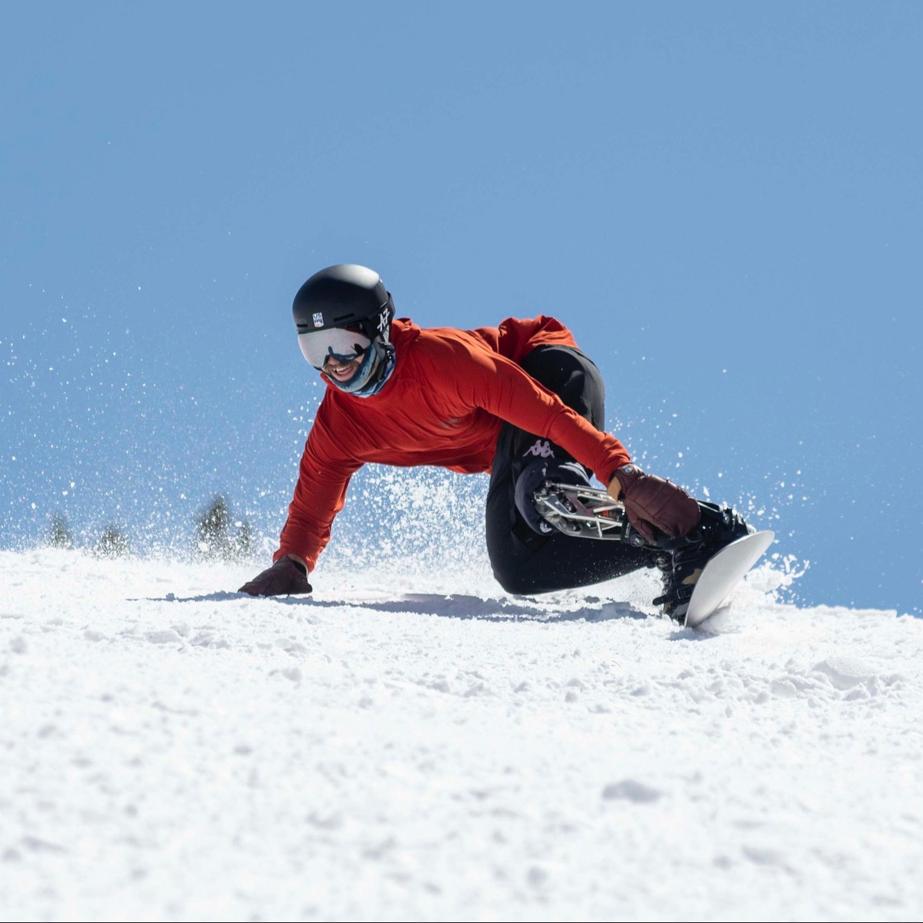 Paralypmic Athlete Noah Elliot posing with an award
