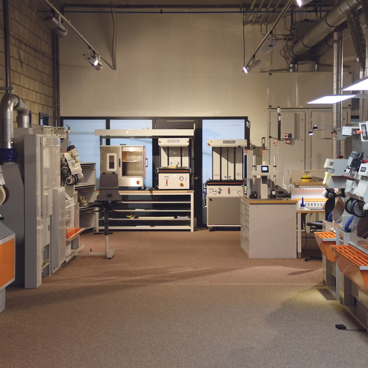 showrooms-orthopaedic-footwear-03-1