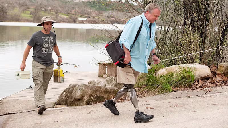 義足コンピューター制御膝継手ジニウム 両側大腿 最新 高機能 安定歩行 坂道歩行