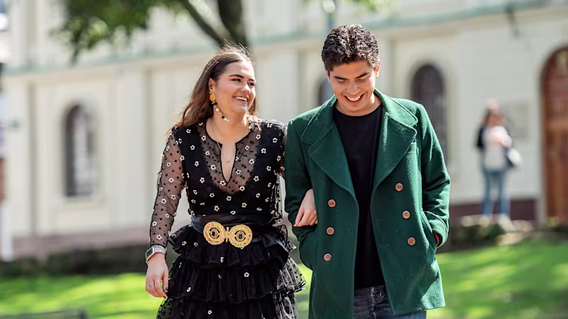 Johana e suo padre fanno una passeggiata