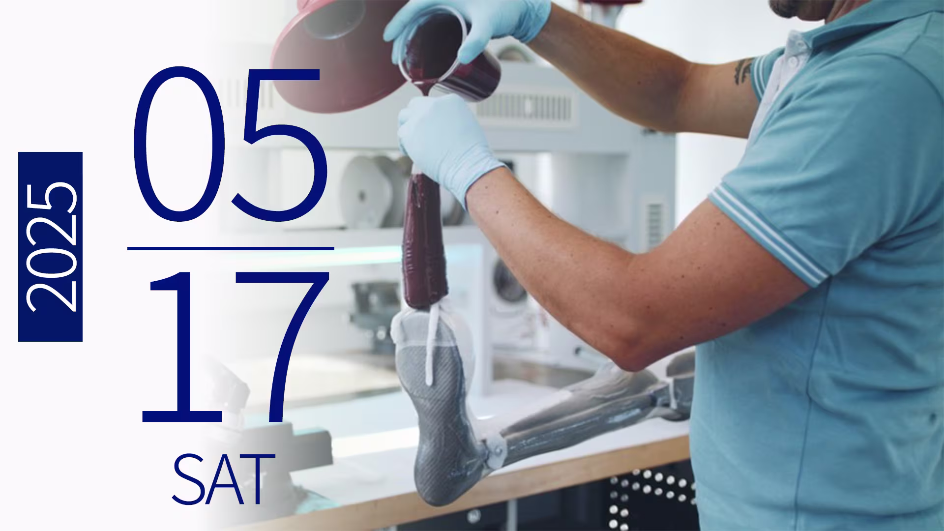 ラミネーションで装具を製作している人