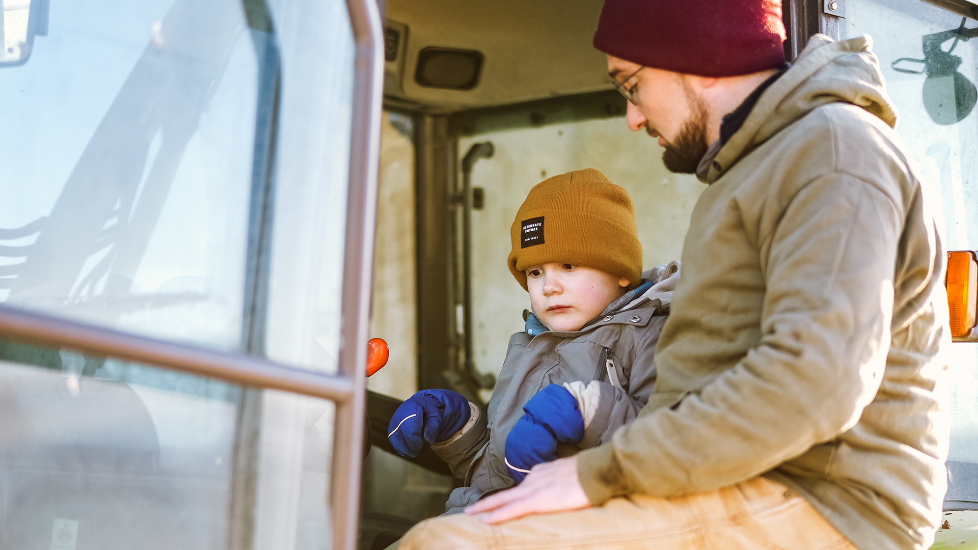 SP hastası babası ile traktör sürüyor