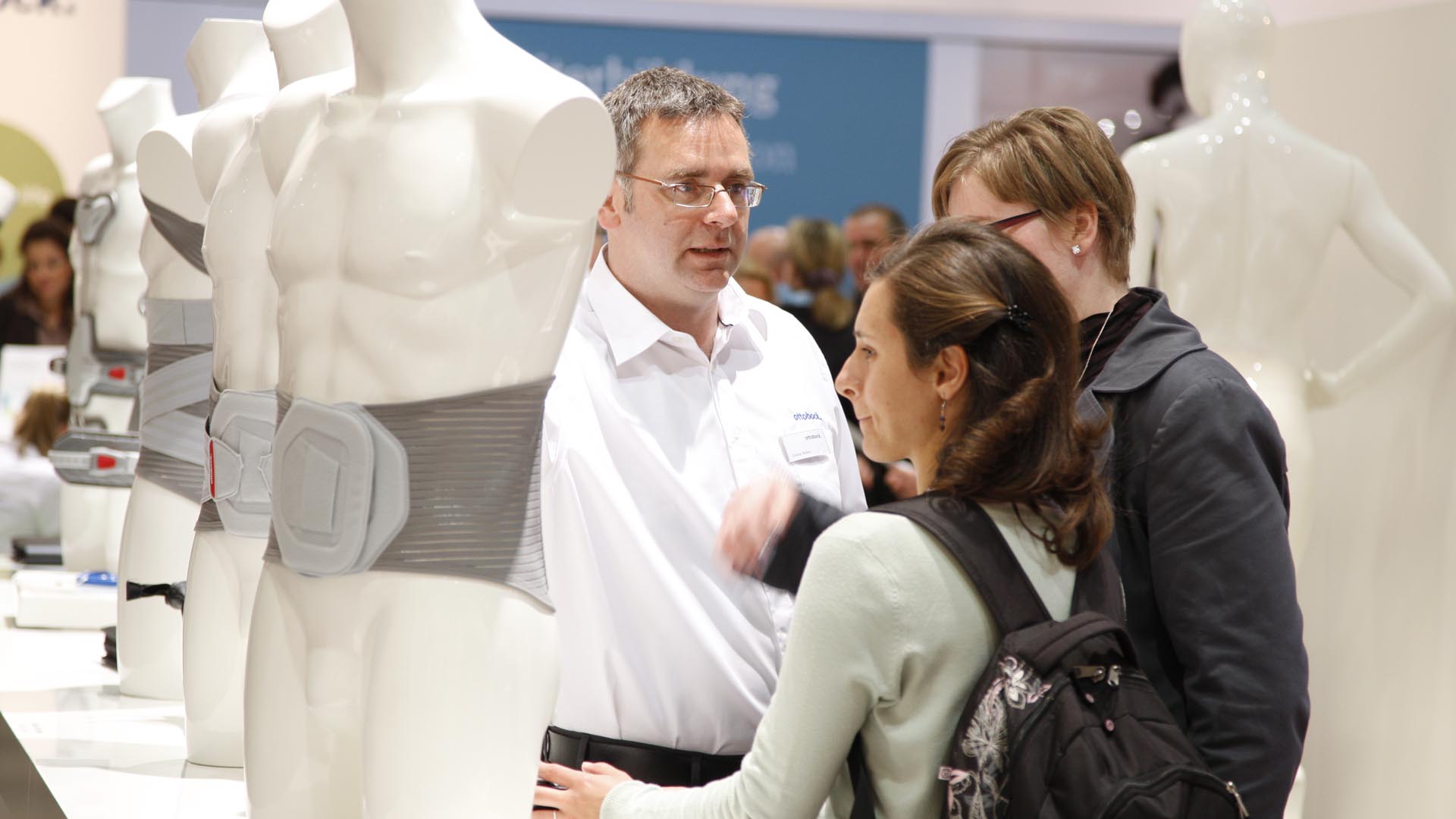 OT World Besucher am Messestand