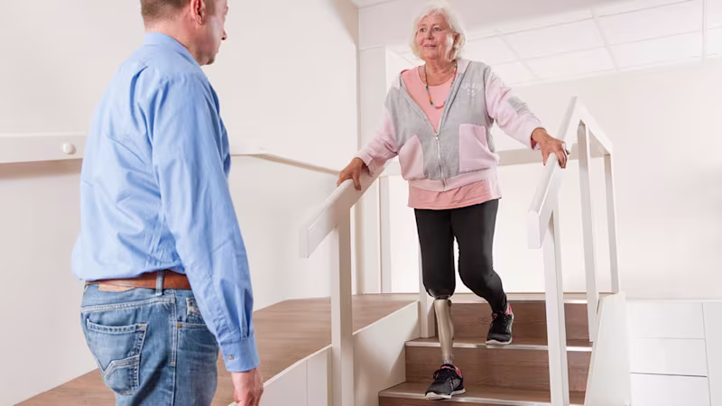 義足コンピューター制御膝継手Kenevoケネボ リハビリテーション