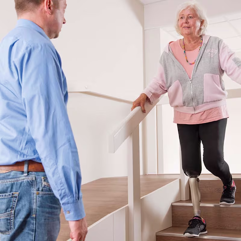 義足コンピューター制御膝継手Kenevoケネボ リハビリテーション