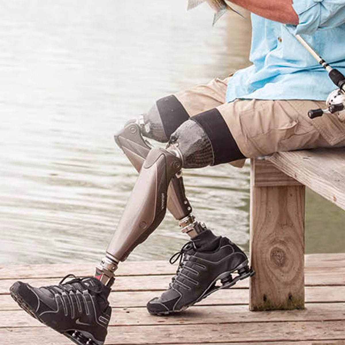 義足コンピューター制御膝継手Geniumジニウム 両側大腿 最新 高機能 安定歩行 速度追随-座位機能