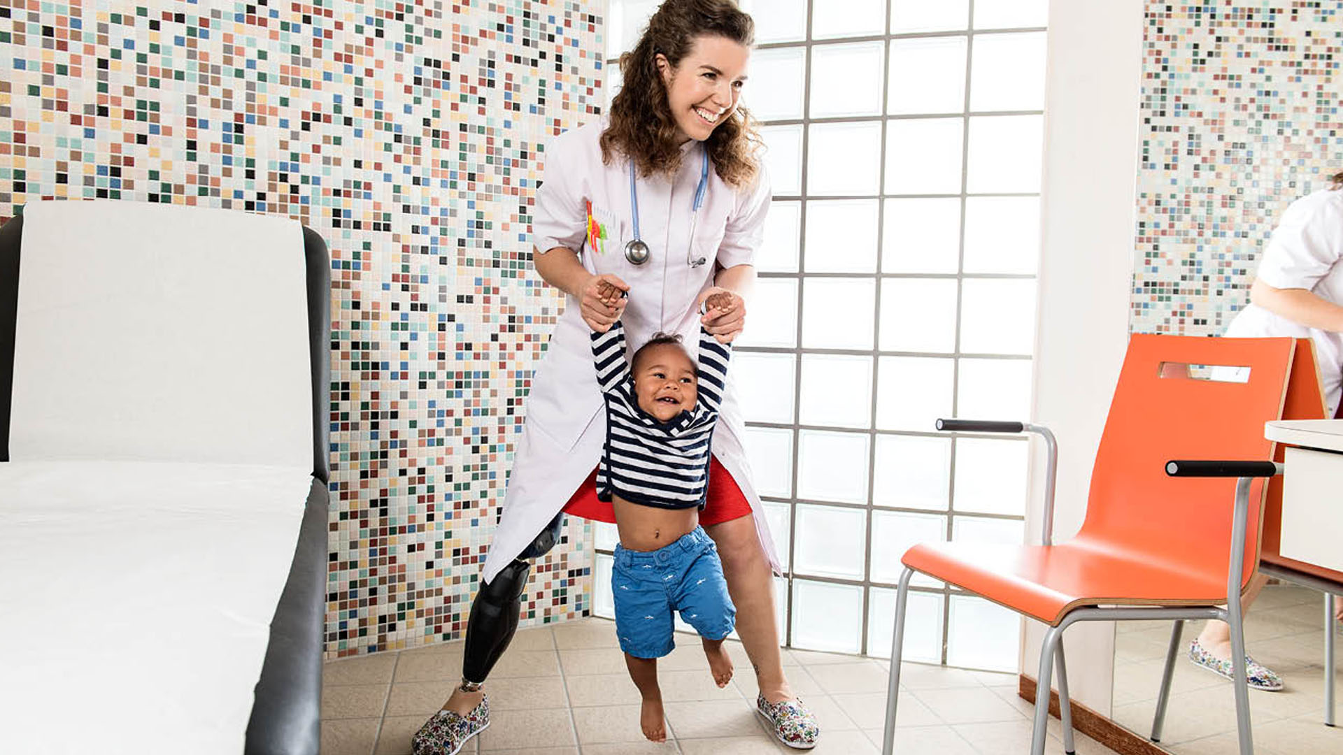 義足足部1C68トリトンサイドフレックス 20度の横の動き 立位安定