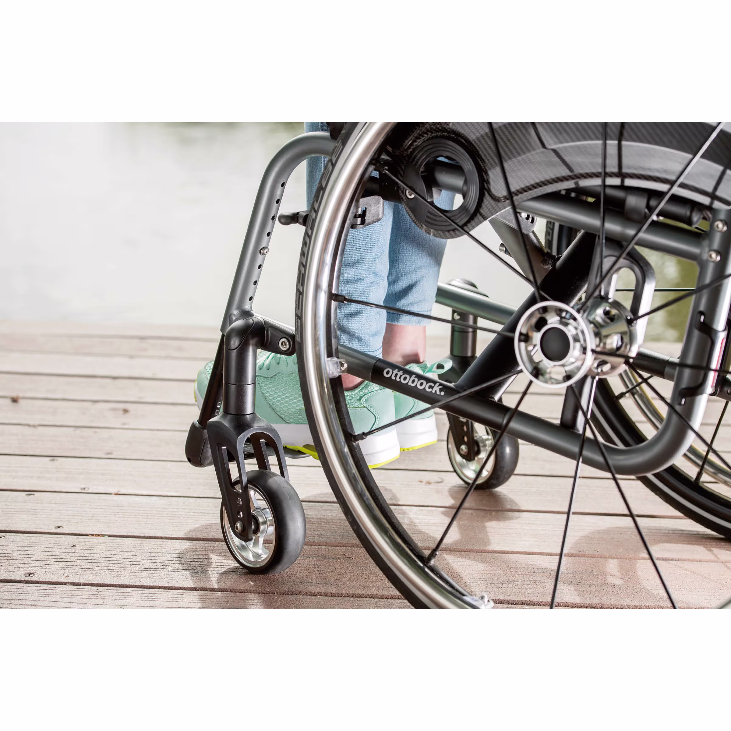 Man sieht den Antriebsadapter des Avantgarde Rollstuhls. 