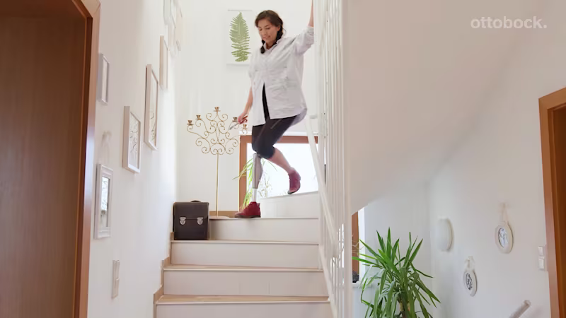 義足コンピューター制御膝継手C-Leg4 階段交互下り
