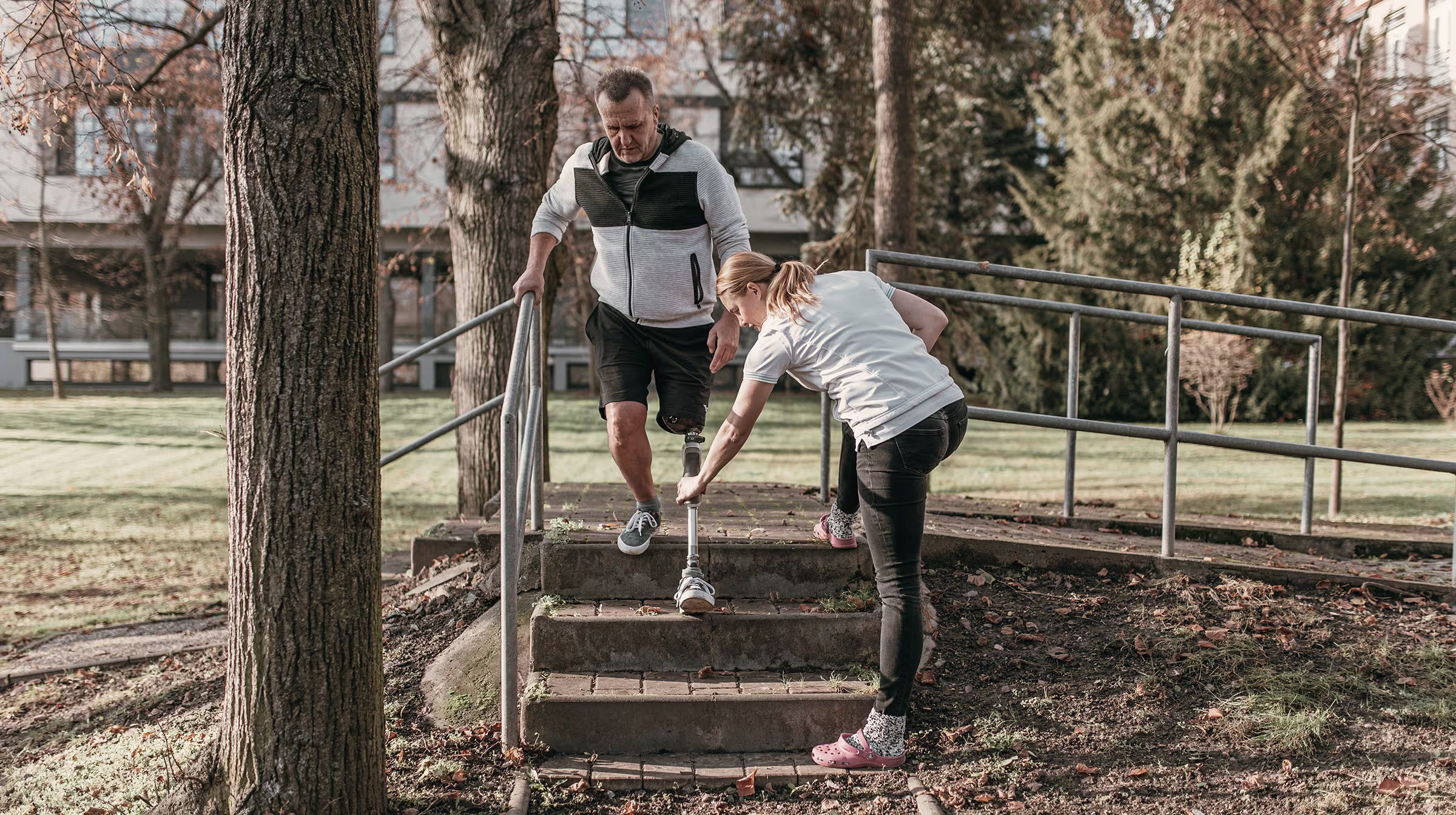 Škola-chůze-po-amputaci-dolní-končetiny-Vaněk-Jan_Dynion-2400x1344