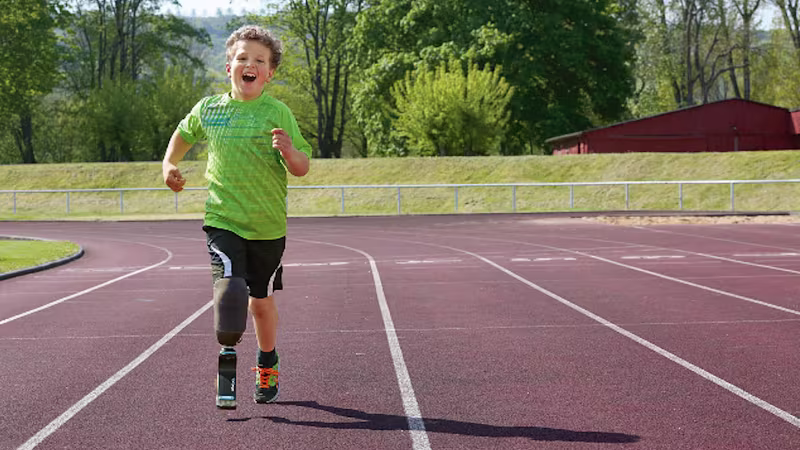 スポーツ義足 1E93/3S80=3 ランナージュニア/膝継手 カーボン走行用・学校・運動会・体育
