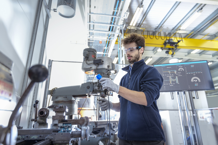 robot-engineer-techniek-innovatie-ontwikkeling-fabriek