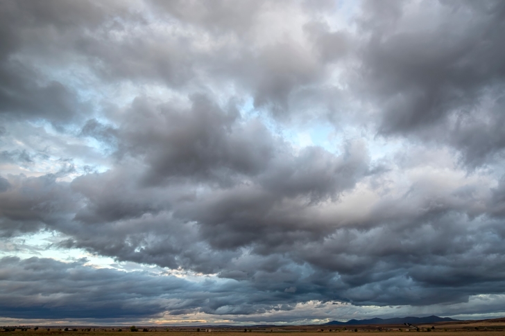 donkere wolken