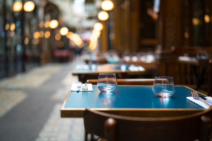 Restaurant - tafel - glazen - terras