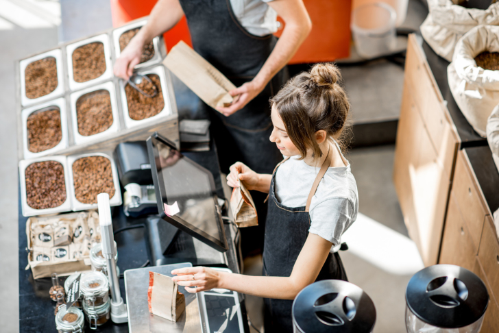 verkoper-winkel-shop-koffie-retail-detailhandel