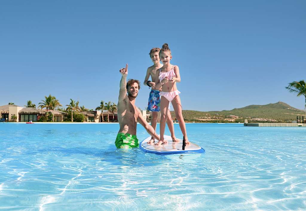 Imagen de referencia: Crystal Lagoons.